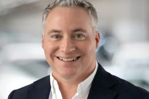 Move turnaround CEO starts
