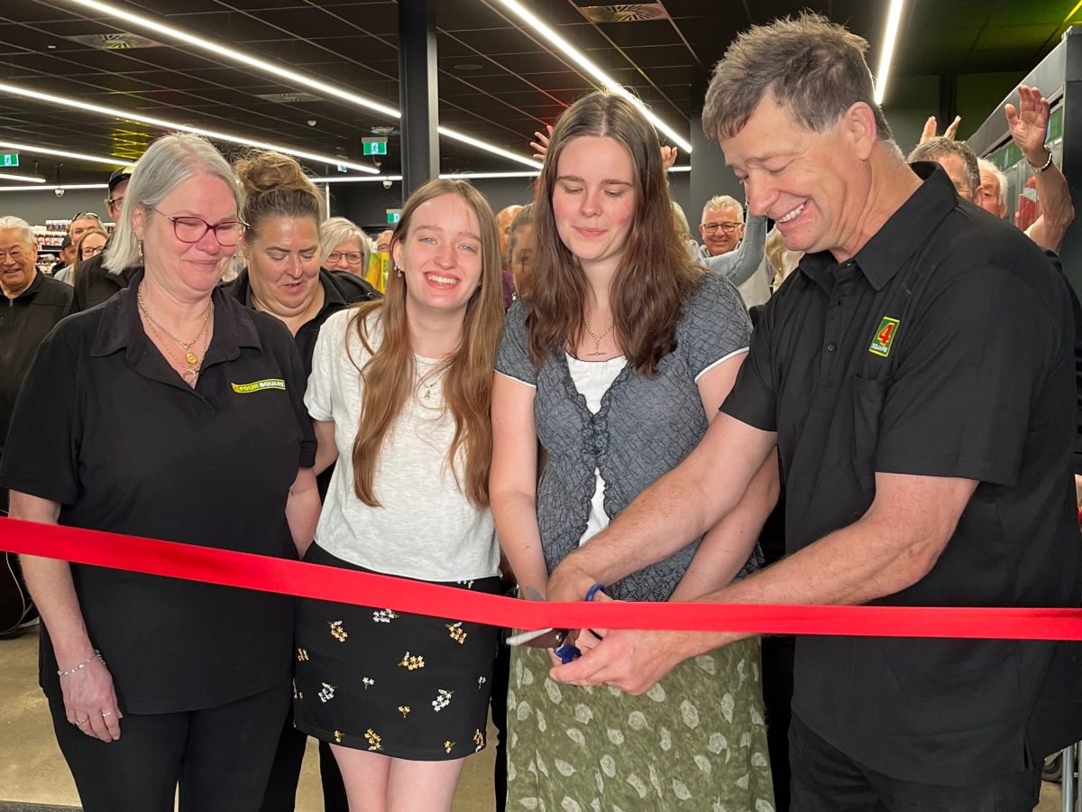 Four Square Waipawa reopens  